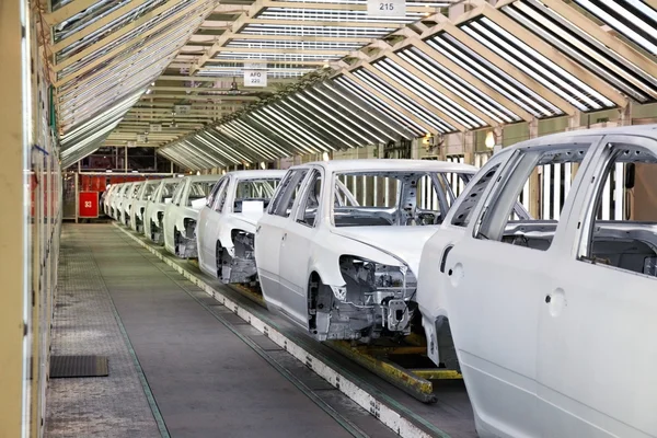 Cars in a row at car plant — Stock Photo, Image