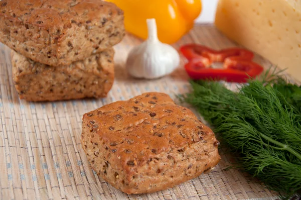 En läcker, hela korn bröd och kli - begreppet sunda matvanor — Stockfoto