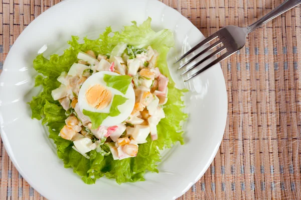 鸡蛋和蛋黄酱的美味沙拉 — 图库照片