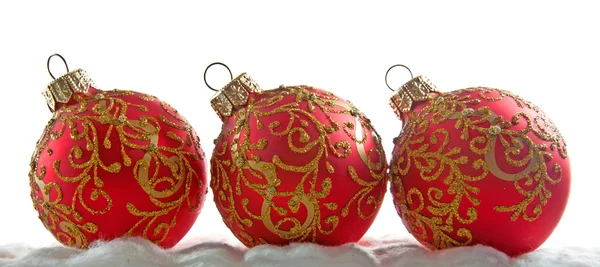 Świąteczne dekoracje, czerwone kulki na białym tle — Zdjęcie stockowe