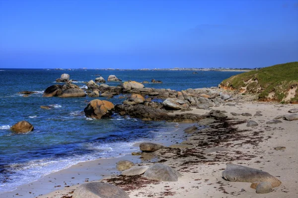 Stenen op kustlijn — Stockfoto
