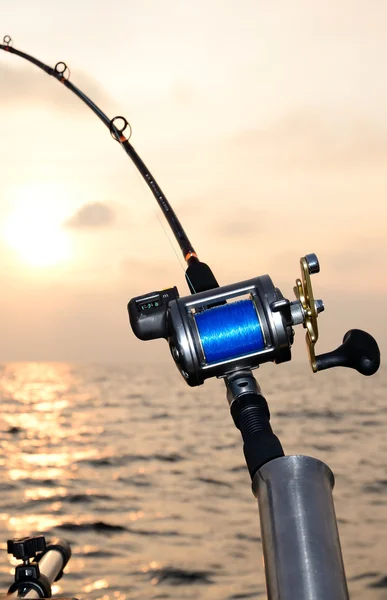 Велика гра риболовля на заході сонця — стокове фото