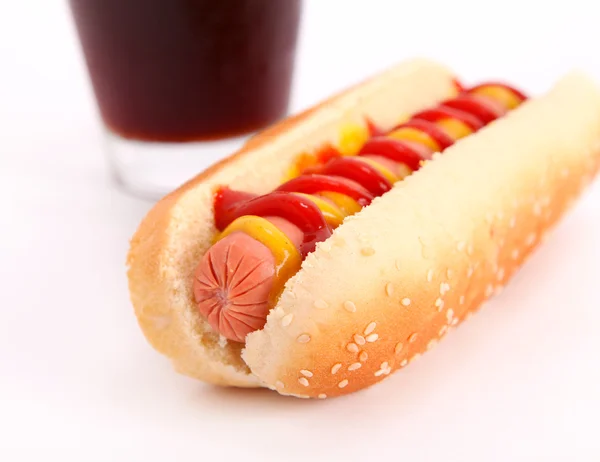 Hot Dog mit schwarzer Cola — Stockfoto