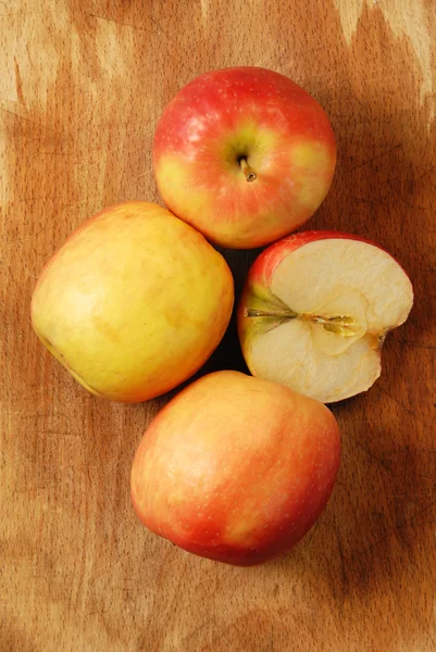 Органические яблоки — стоковое фото