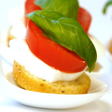 Caprese salatası