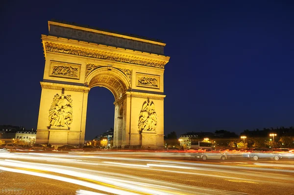Триумфальная арка. Спокойной ночи. Париж, Франция — стоковое фото