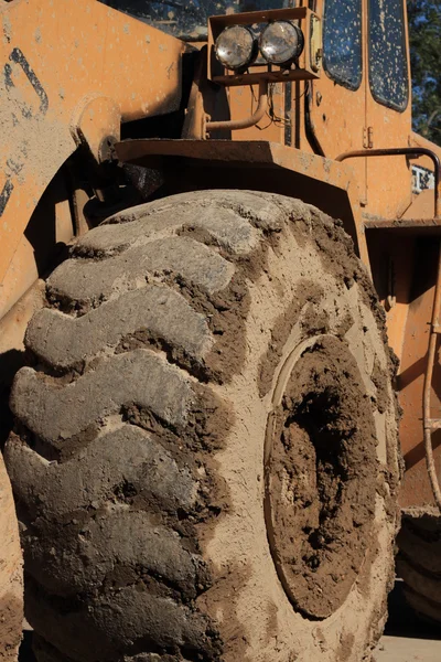 Reifen für schwere Baumaschinen — Stockfoto