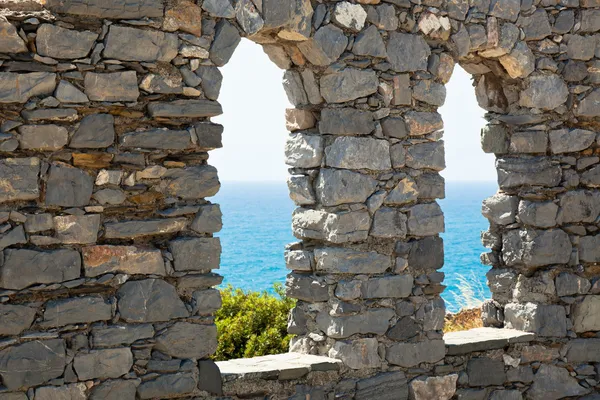 Eski taş kale windows — Stok fotoğraf