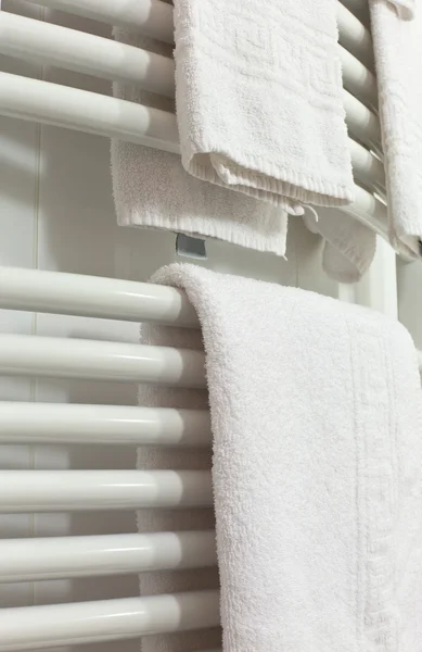 Белые полотенца — стоковое фото