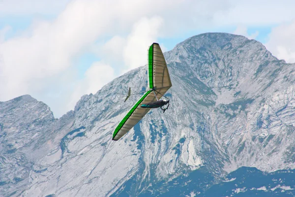 スロベニアでのハング グライダー — ストック写真