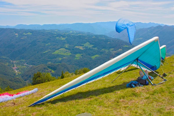 Hang gliding na Eslovénia — Fotografia de Stock
