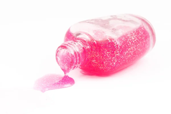 Бутылка розового лака для ногтей и образцы капель — стоковое фото