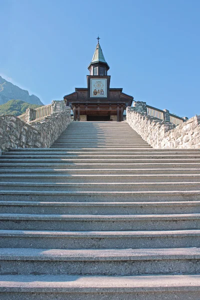 Kis templom az Alpokban — Stock Fotó