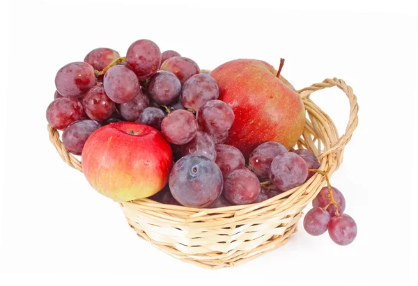 Pommes et raisins dans un panier Images De Stock Libres De Droits
