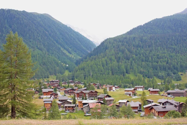 Dorf in der Schweiz — Stockfoto