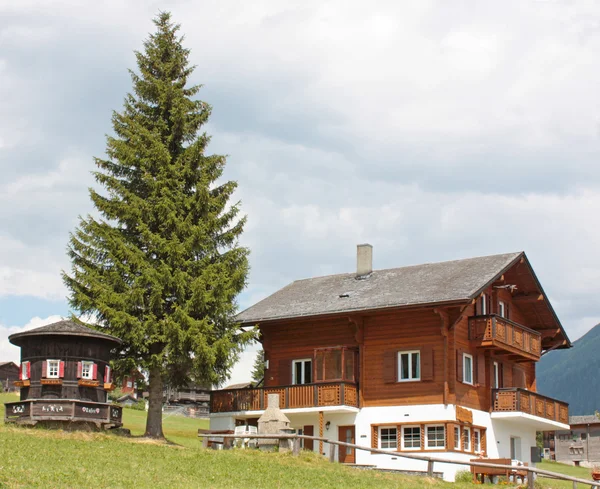 Villaggio in Svizzera — Foto Stock
