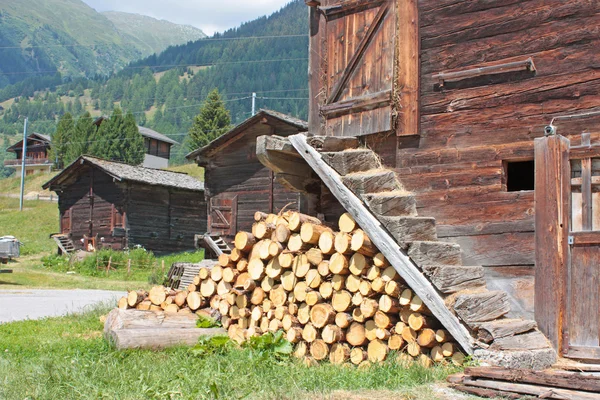 Uma pequena aldeia na Suíça — Fotografia de Stock