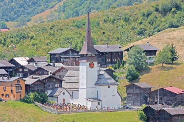 Ein kleines Dorf in der Schweiz — Stockfoto