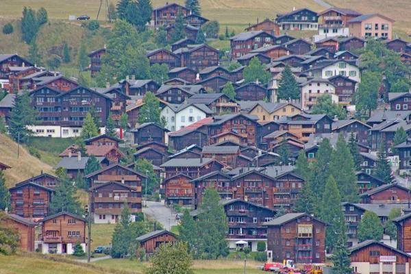 Ein kleines Dorf in der Schweiz — Stockfoto