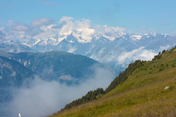 Κορυφογραμμή στην Ελβετία — Φωτογραφία Αρχείου