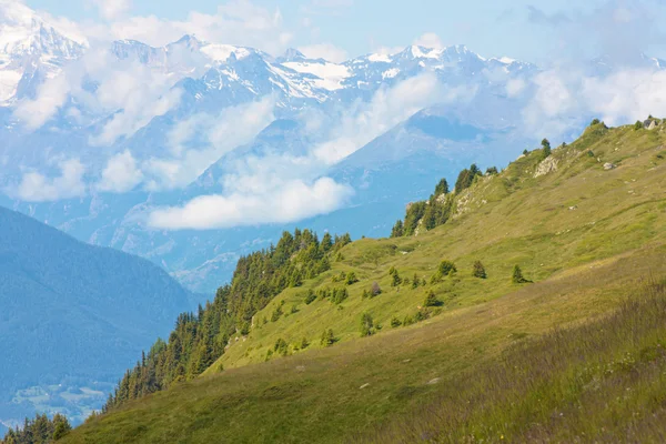 Κορυφογραμμή στην Ελβετία — Φωτογραφία Αρχείου