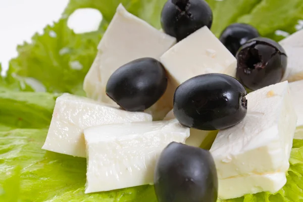 Feta und schwarze Oliven — Stockfoto