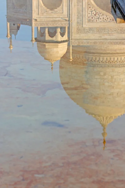 Blick auf den Taj Mahal bei Sonnenaufgang — Stockfoto