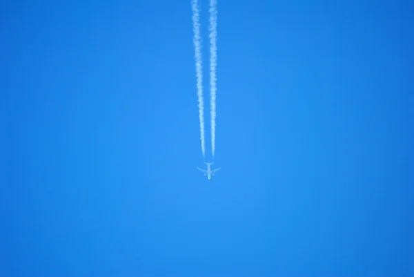 Jet contrails — Stok fotoğraf
