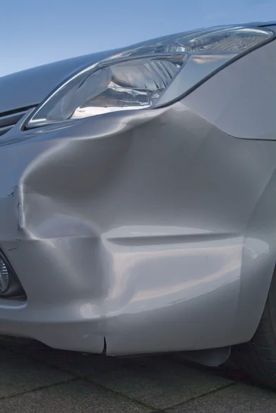A dent a car fender — Stock Photo, Image
