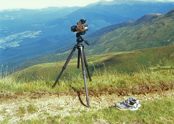 Die Kamera blickt in die Berge — Stockfoto