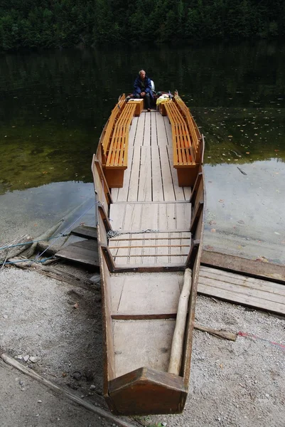 Lodí na jezeru Toplitz — Stock fotografie