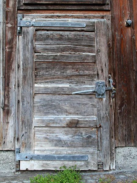 枯れた小屋ドア — ストック写真