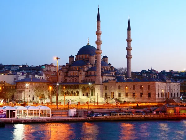 Istanbuls nova mesquita à noite — Fotografia de Stock