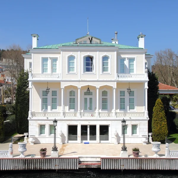 Bosporus mansion — Stock Photo, Image