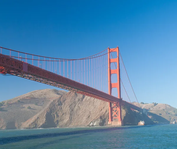 Orange Golden Gate bridge seen from below — Stock Photo, Image