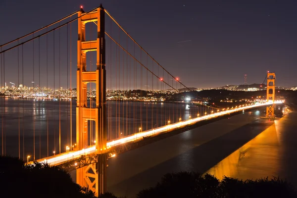 Golden Gate Bridge vid skymningen — Stockfoto
