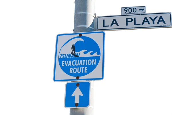 Вуличний знак евакуації цунамі — стокове фото