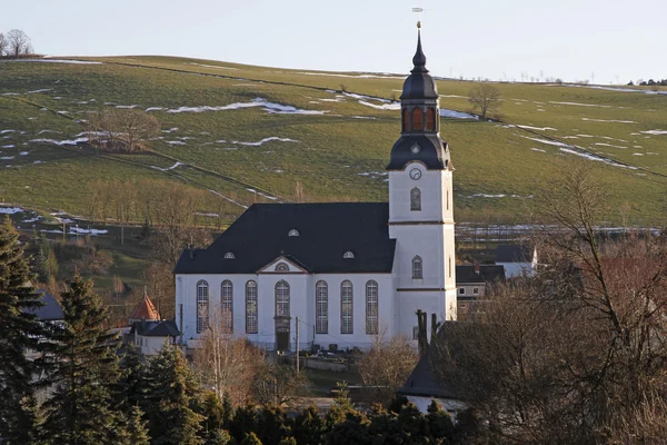 큰 백색 교회 — 스톡 사진