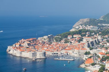 Denizde Hırvatistan alanı çevreleyen ile Dubrovnik'in