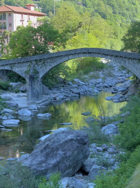Curved Ticino stone bridge — Stock Photo, Image