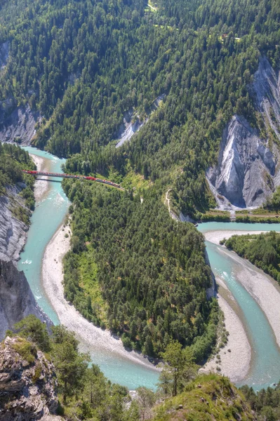 Glacier Express crosses bridge and Rhine bend — Stock Photo, Image