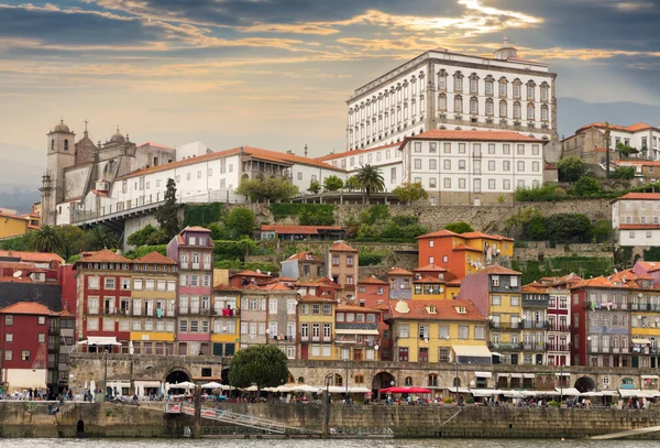 Porto velho na colina, Portugal — Fotografia de Stock