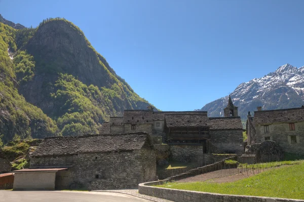 Dağ köyü Ticino'deki/daki oteller — Stok fotoğraf