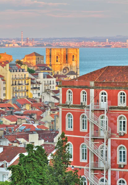 Lissabon vid solnedgången, portugal — Stockfoto
