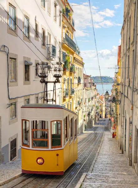 Лиссабонский фуникулер Gloria, Португалия Стоковая Картинка
