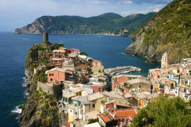 Vernazza renkli evleri