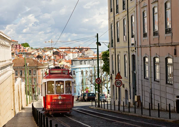Червоний трамвай, Лісабон, Португалія — стокове фото
