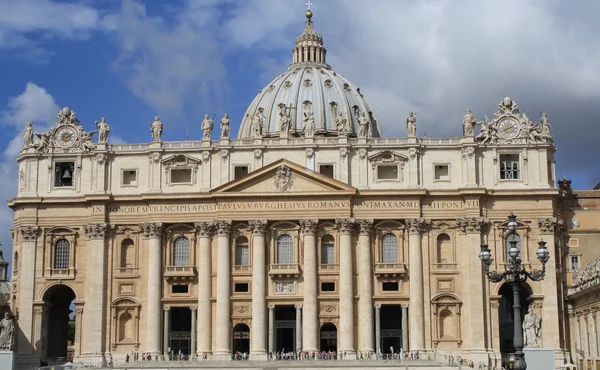 Front Bazyliki Świętego Piotra w Rzymie, Włochy — Zdjęcie stockowe