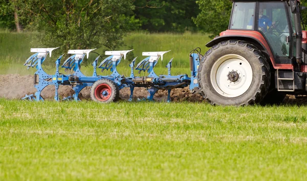Ploughing a field — Stock Photo, Image