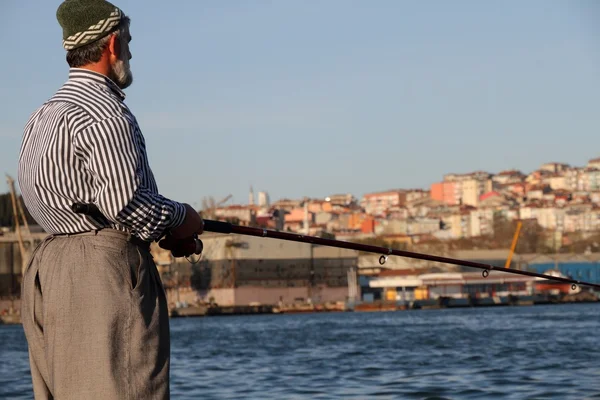 Pesca do pescador na cidade — Fotografia de Stock